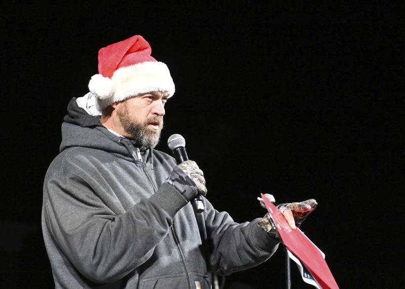 Jason Lee serves as master of ceremonies for the evening.